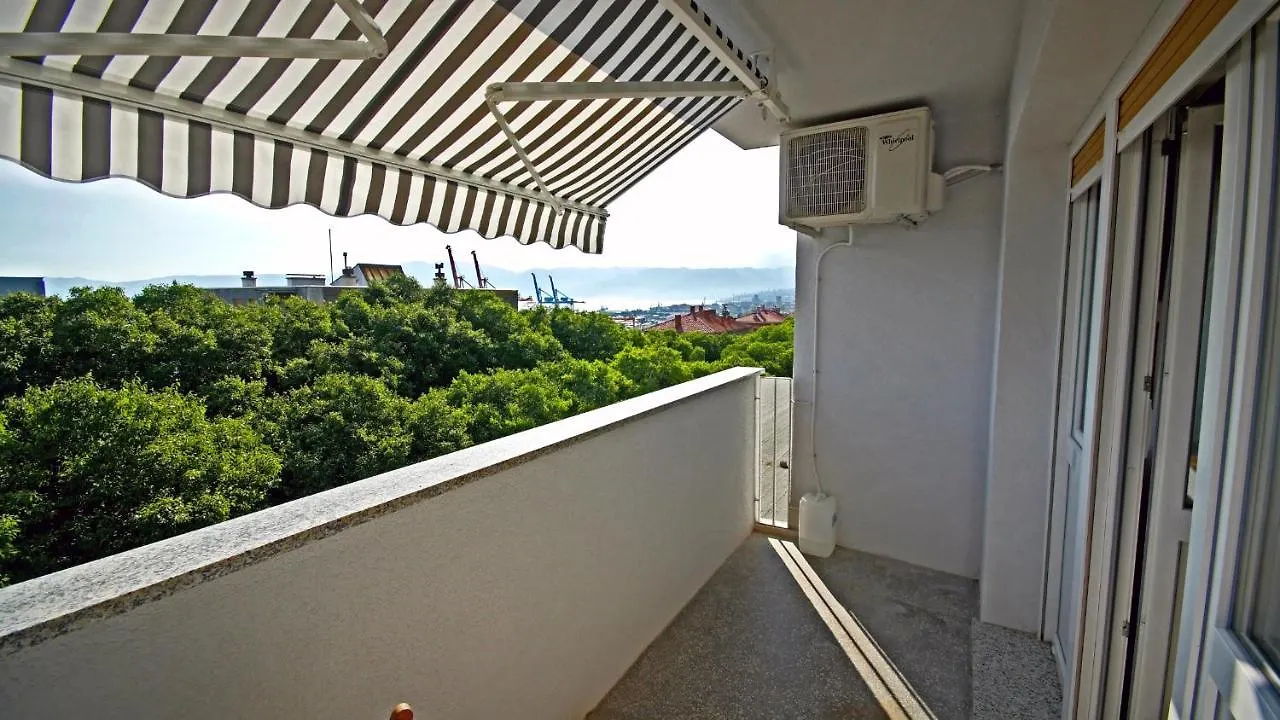 Apartment Rino****, 58M², 170M From The Beach Rijeka
