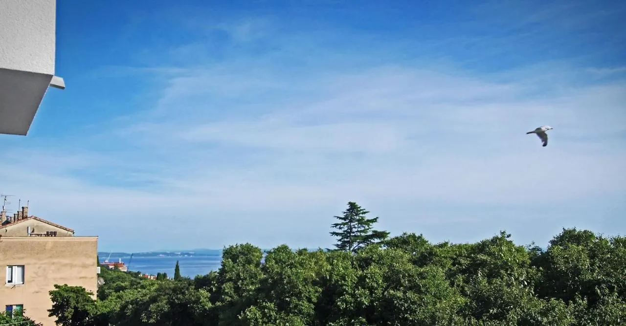 Apartment Rino****, 58M², 170M From The Beach Rijeka