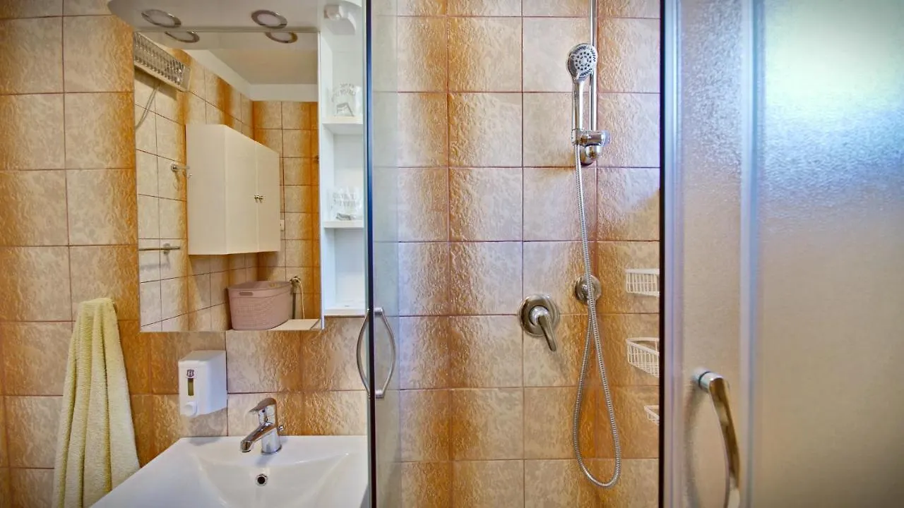 Apartment Rino****, 58M², 170M From The Beach Rijeka 0*,