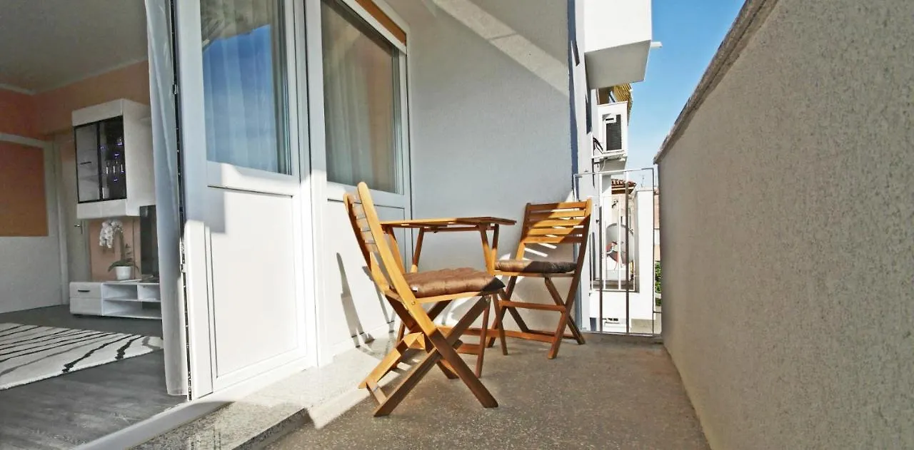 Apartment Rino****, 58M², 170M From The Beach Rijeka